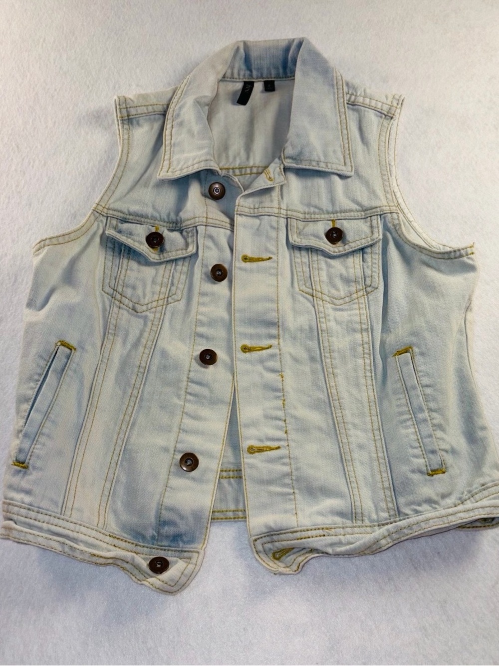 QUINN Womens Light Wash Denim Vest Sleeveless Trucker Jacket Blue Small - Picture 2 of 8